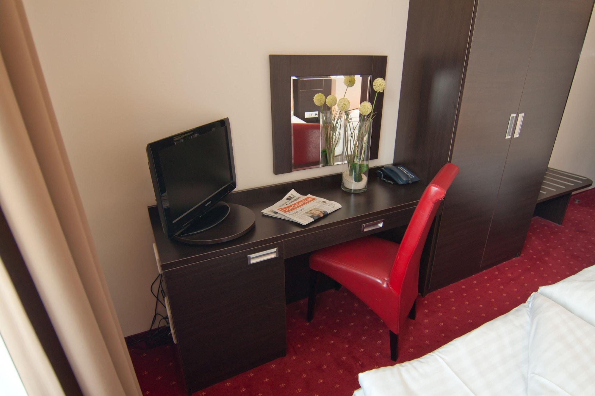 Hotel Savoy Hamburg-Harburg Buitenkant foto