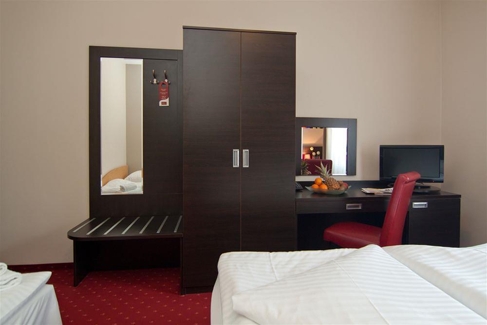 Hotel Savoy Hamburg-Harburg Buitenkant foto
