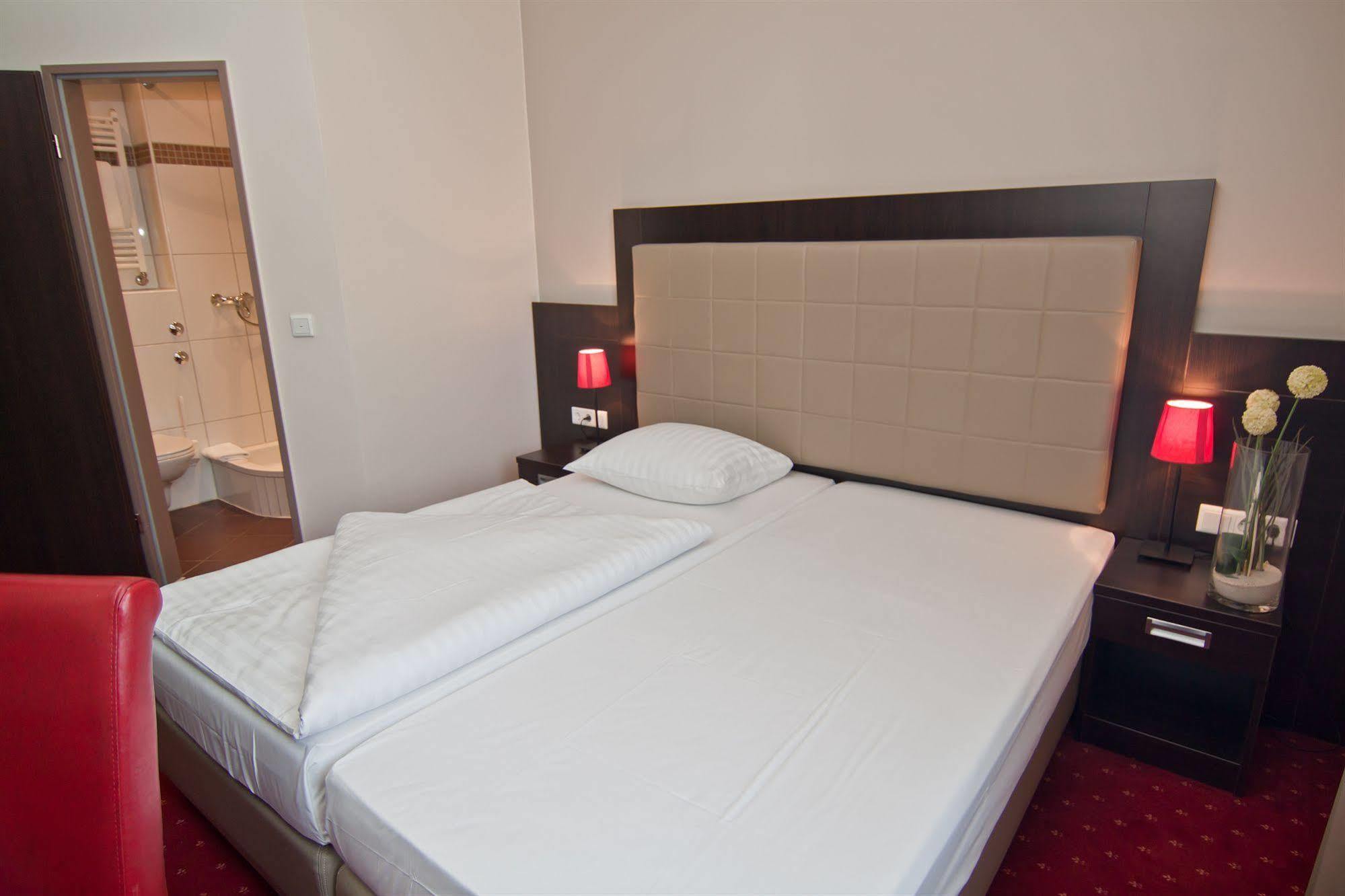 Hotel Savoy Hamburg-Harburg Buitenkant foto