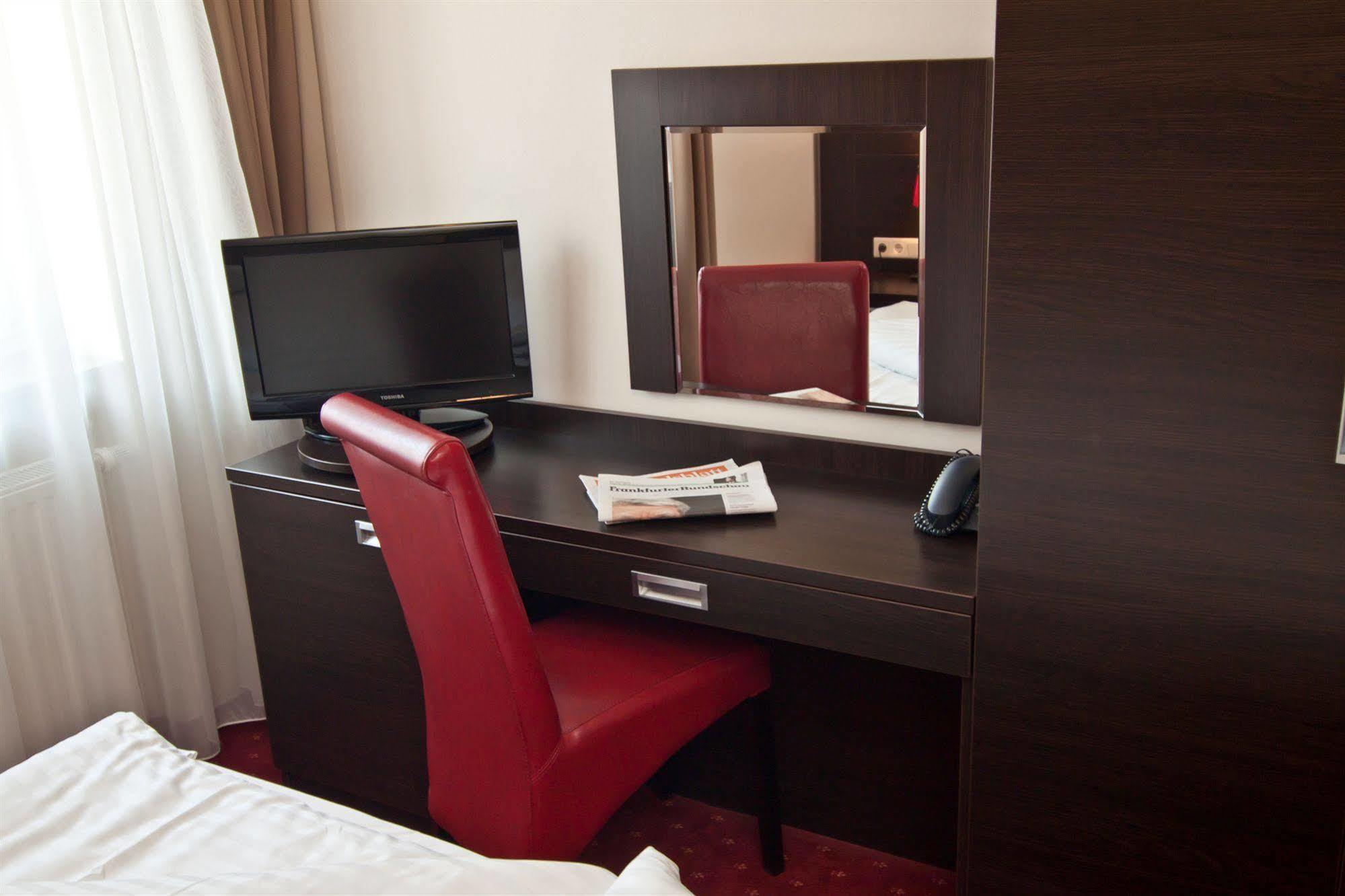 Hotel Savoy Hamburg-Harburg Buitenkant foto
