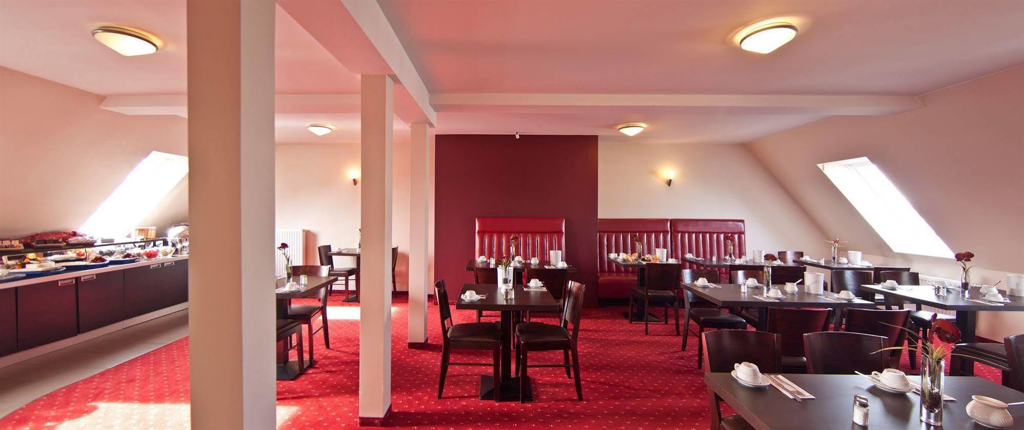 Hotel Savoy Hamburg-Harburg Buitenkant foto