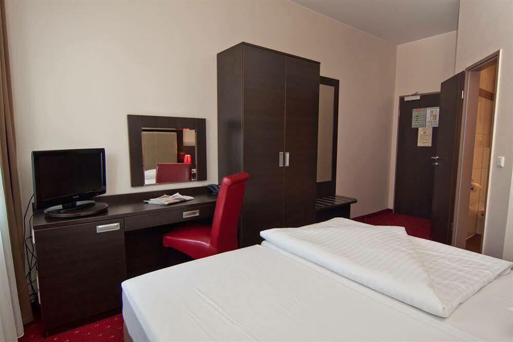 Hotel Savoy Hamburg-Harburg Buitenkant foto